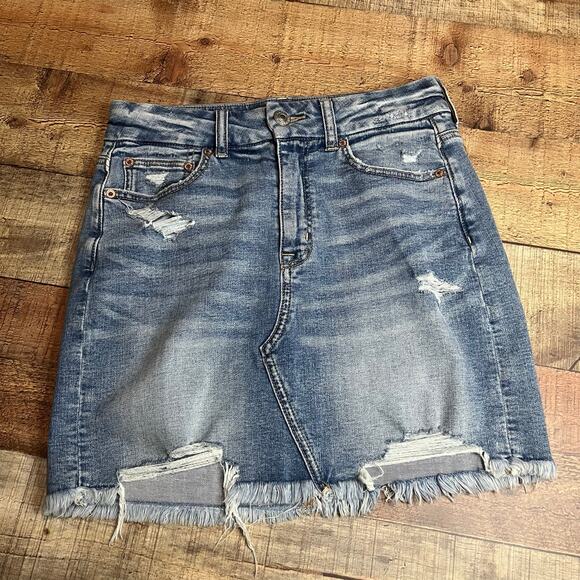 American Eagle | Women's Medium Wash Distressed Curvy High Rise Mini Skirt Sz 6 - Picture 1 of 6